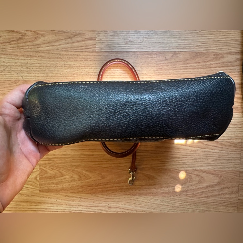 Dooney&Bourke Black Pebbled Leather crossbody bag with Brown Trim/Gold Hardware - Picture 5 of 8